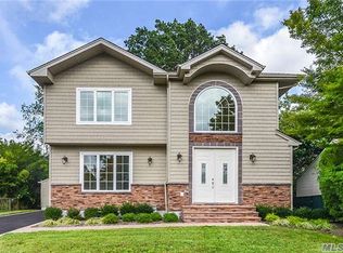 23 Crown St, Syosset, NY 11791