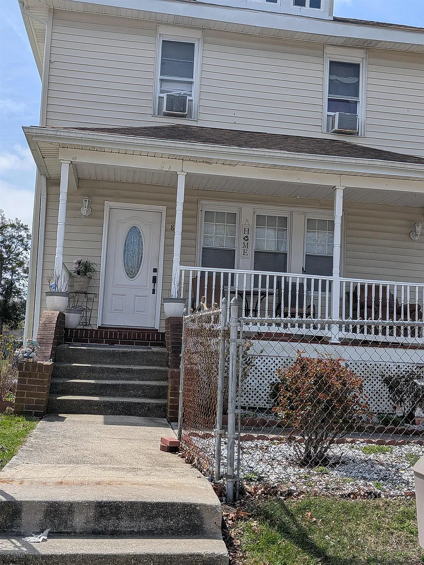 801 Oneida Ave photo 1