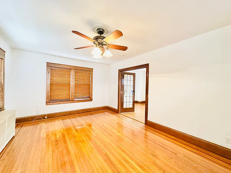 492 Lynn St — Photo 3