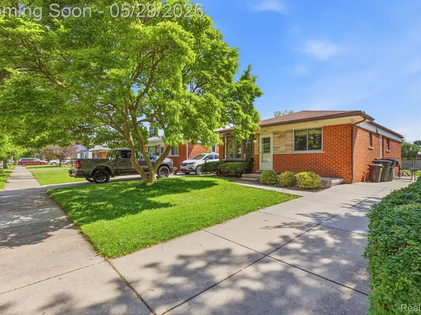 27904 Glenwood St, Saint Clair Shores, MI 48081