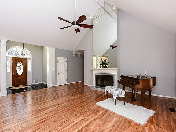 4th image of 1308 Idlewyld Dr