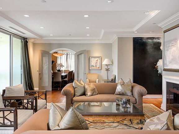 5th image of 55 W Delaware Pl APT 1101