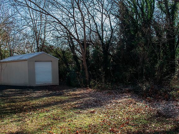 4th image of 519 Maxwell Ave