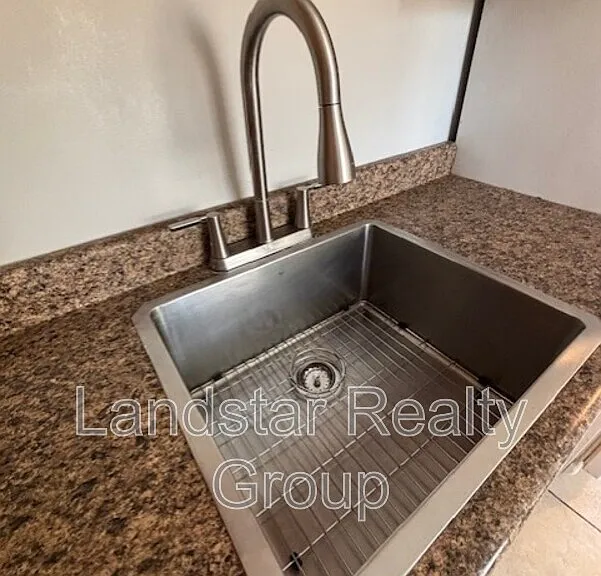 3762 Parthenia Ave — Photo 8