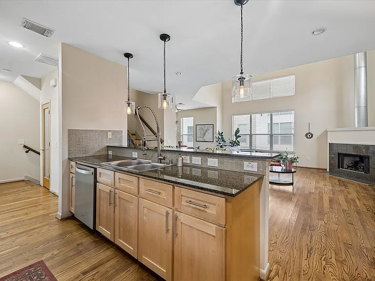 5218 Petty St #F — Photo 7