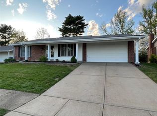 1017 Summer Tree Dr, Ballwin, MO 63011