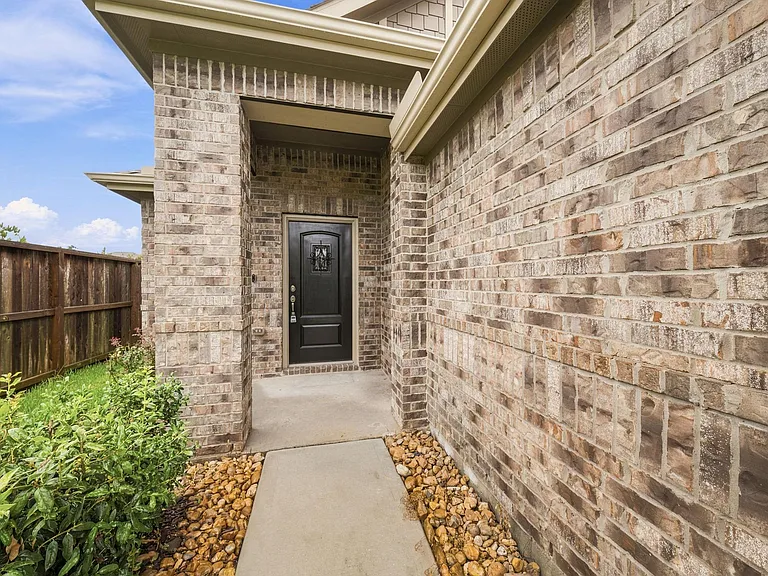 19114 Sangro Dr — Photo 3