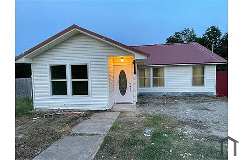 808 N Pecan St Photo 1
