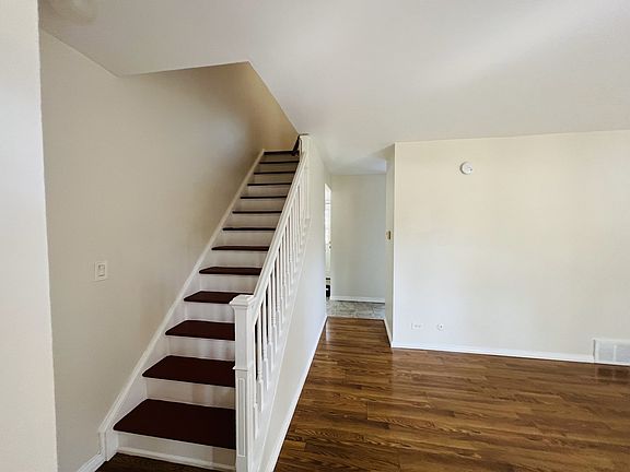 5th image of 2142 Greenwood Ct Unit 2142