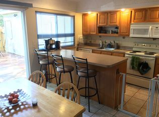 5711 York Dr, Lyndhurst, OH 44124