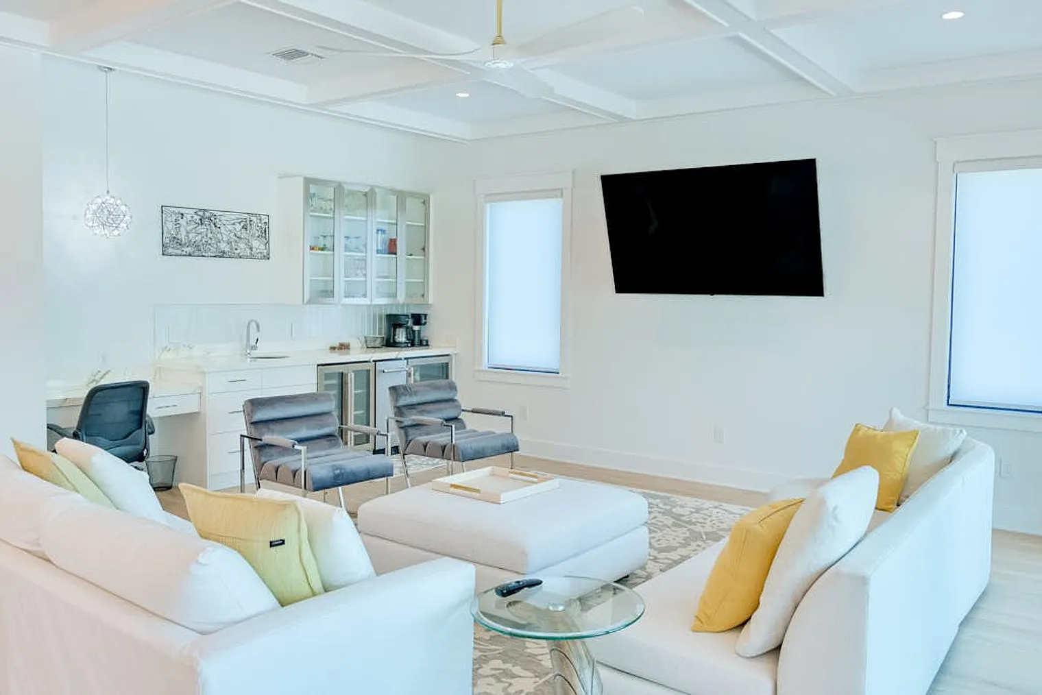 4 bed, 4.0 bath, 3993 sqft, $26,364 — Photo 1