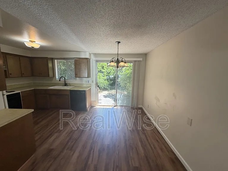 1229 NW Highland Ave #B — Photo 7