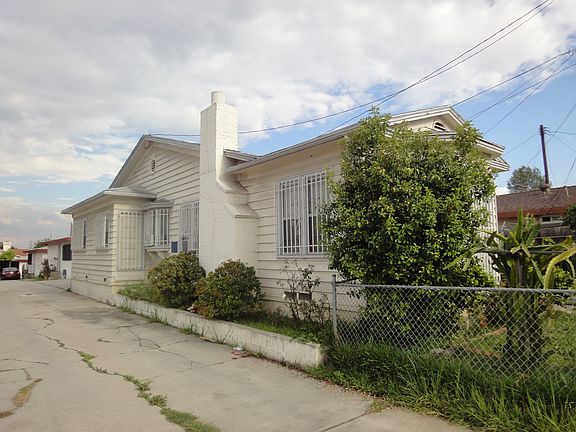 4th image of 2418 Jackson Ave