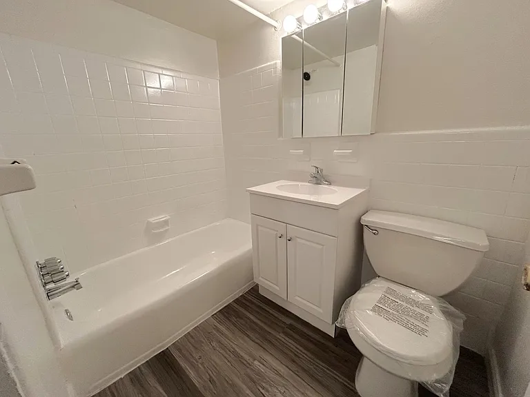 Oakwood Apartments — Photo 9