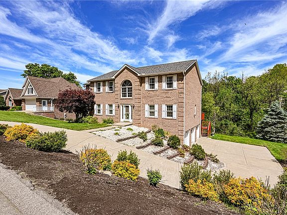 3rd image of 810 Stonebridge Dr