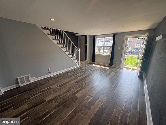 4th image of 263 W Wyncliffe Ave