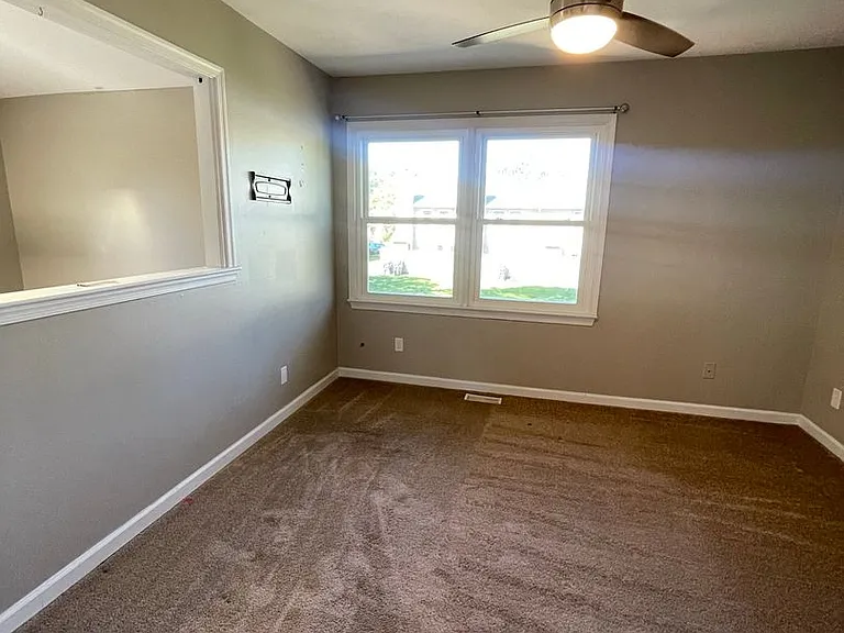 110 Kingsbridge Ln — Photo 2