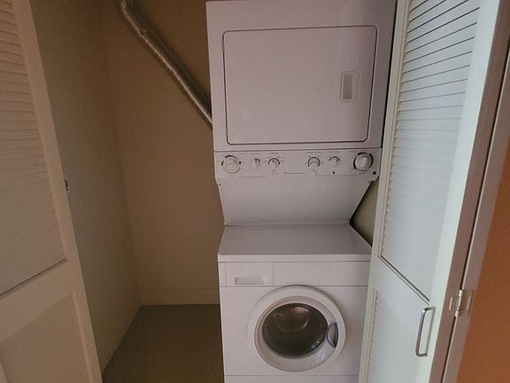 5th image of 530 Broadway Ave E #215
