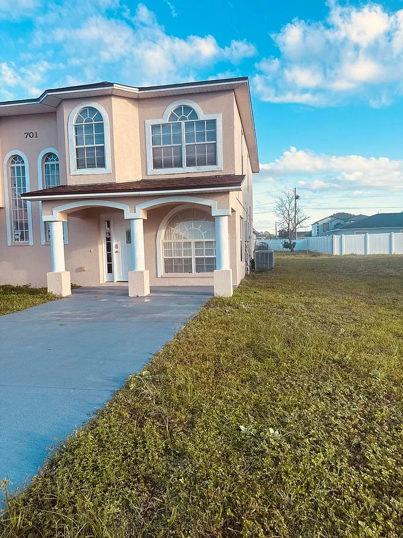 Town Home style Duplex in Poinciana — Photo 2