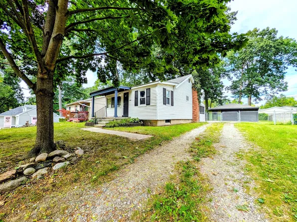 3918 Mapleleaf Rd, Waterford, MI 48328