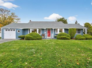 13 Pocahontas St W, Massapequa, NY 11758