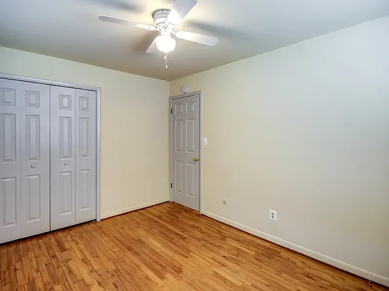 Fairfield Arms Apartments — Photo 18