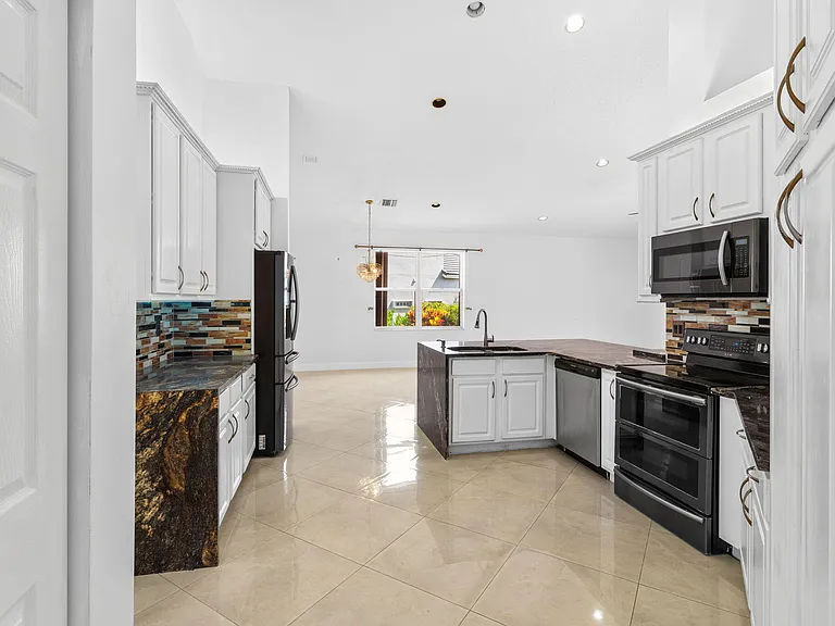 21698 Abington Ct — Photo 19