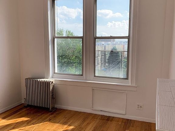 5th image of 32-15 43rd St