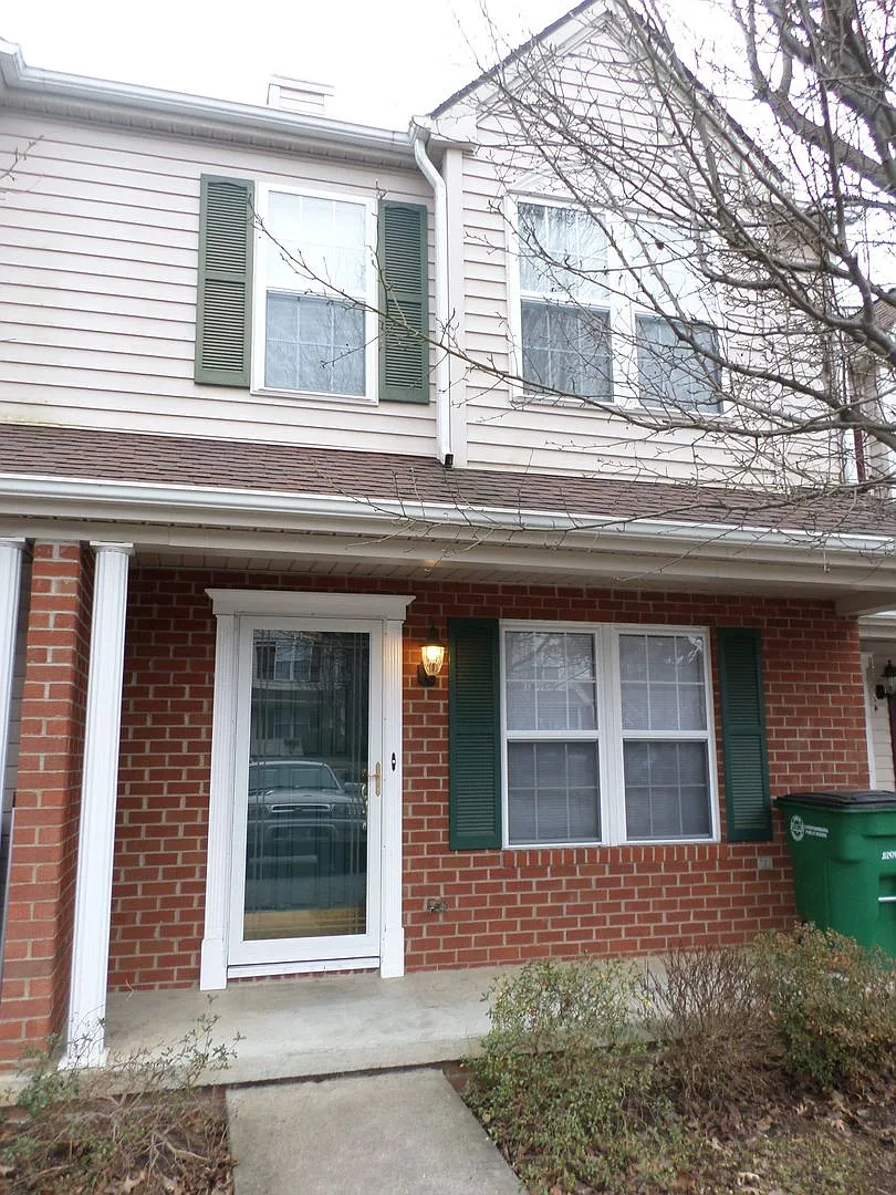2 Bedroom 2.5 Bath Townhouse — Photo 1