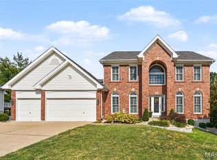 4960 Sunset Oaks Ln, Saint Louis, MO 63128