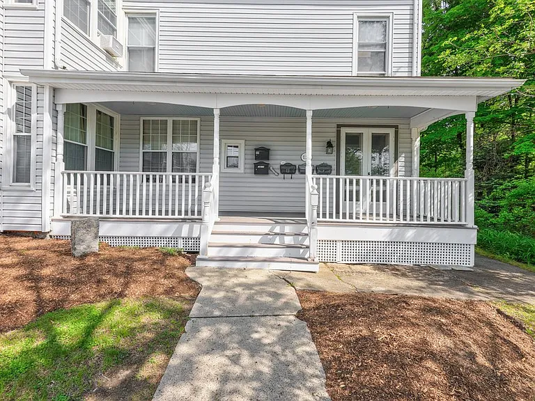 131 Elm St #D — Photo 2