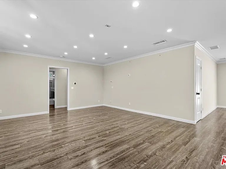18725 Martha St — Photo 14