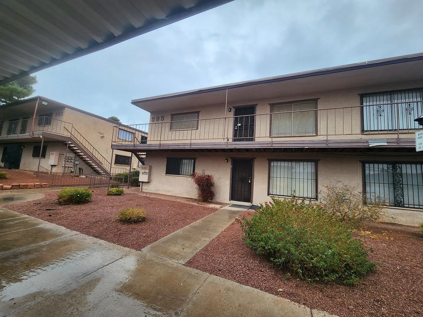 A Very Nice and Clean 2 Bedroom Condo Close to UNLV. — Photo 1