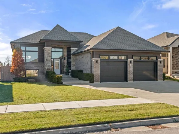 25 Woodland St, Kingsville, ON N9Y 0B1