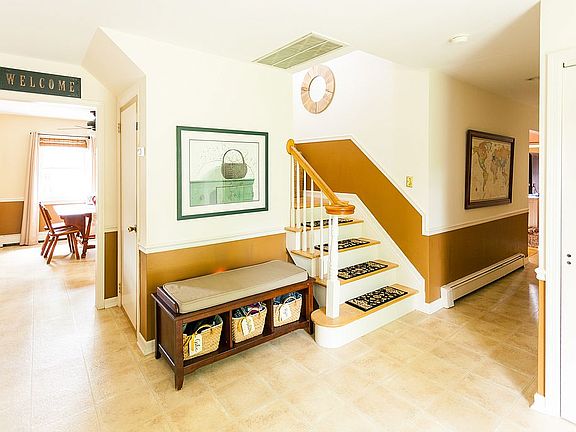 3rd image of 313 Twin Oaks Dr