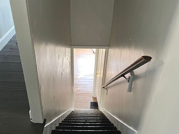 4th image of 351 W North St #2