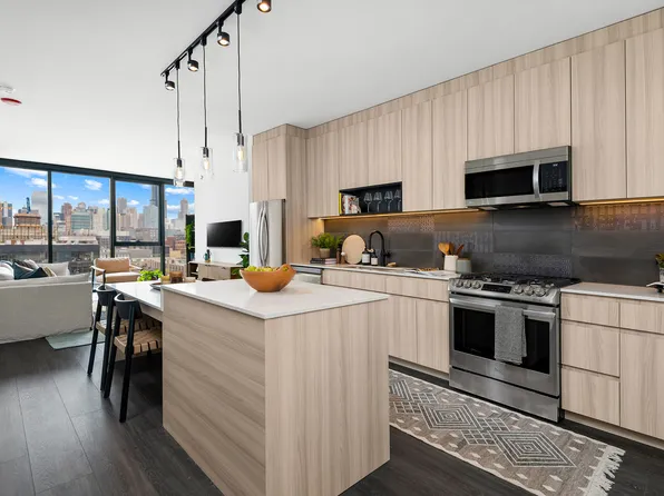 1358 W Randolph St #2001, Chicago, IL 60607