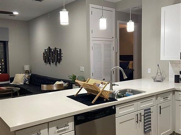 3rd image of 507 Sabine St APT 1006