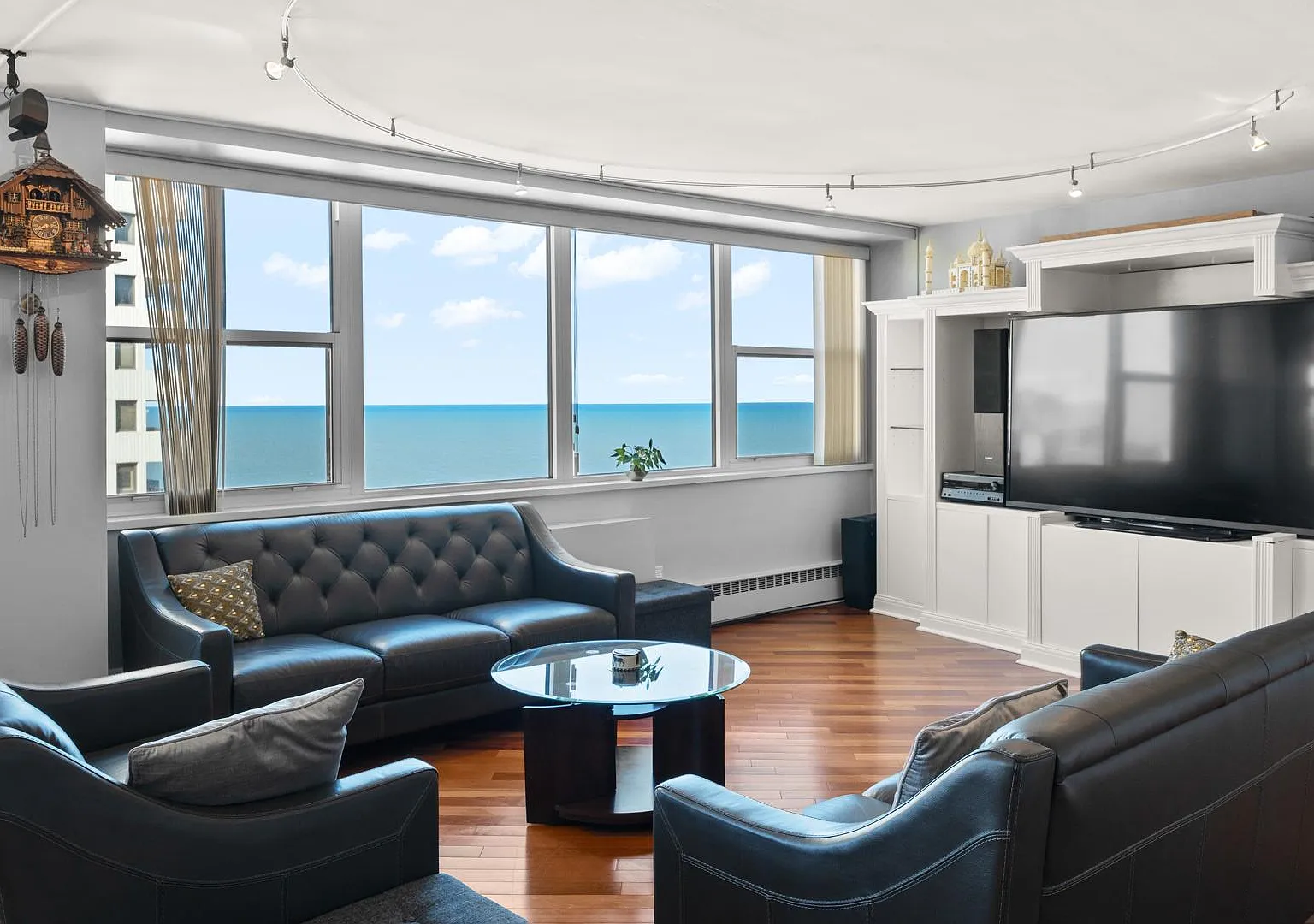 3 bed, 2350 sqft, $6,000 — Photo 3
