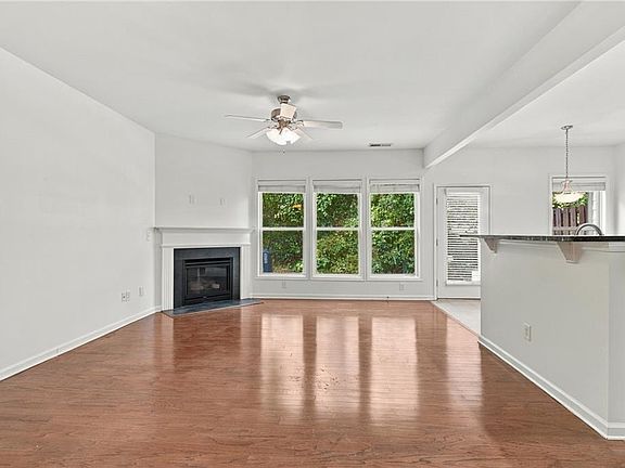 4th image of 1420 Faircrest Ln