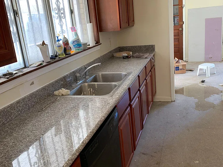 1136 Homestead Ave — Photo 12