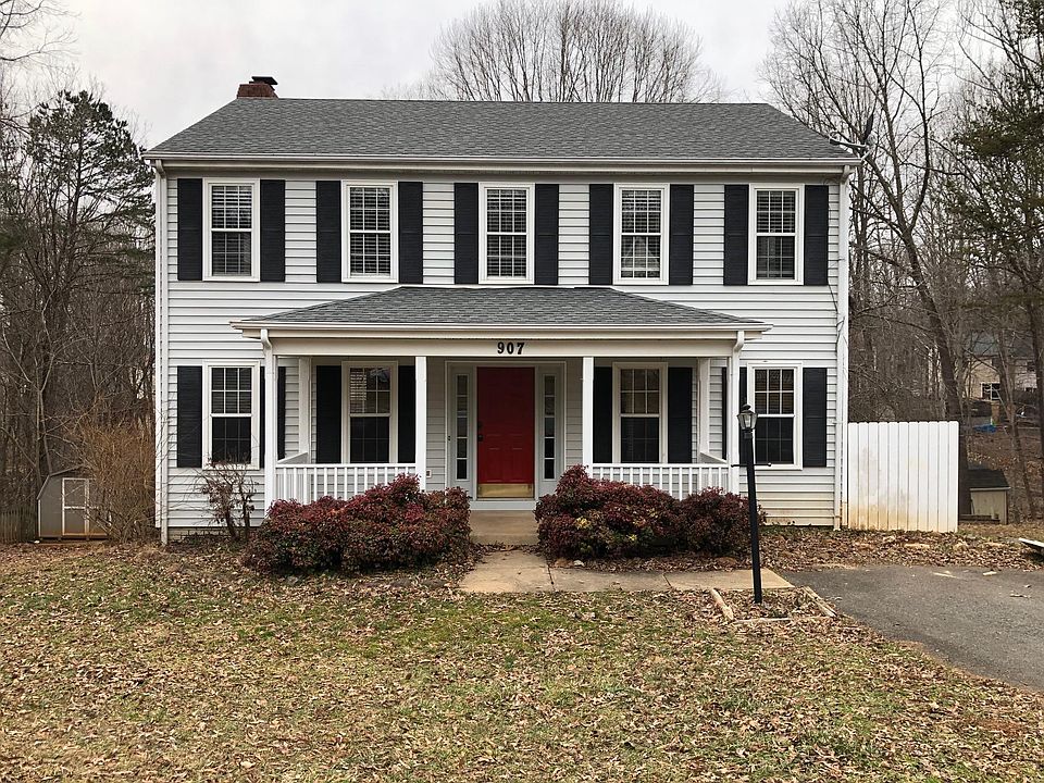 4 bedroom, 2.5 bathroom house in the Willoughby neighborhood. The neighborhood is a dead end, so there is no through traffic, and has it's own playground and common area.