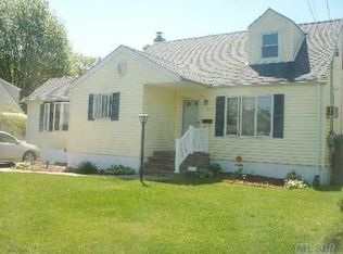 20 Neptune Ave, West Babylon, NY 11704
