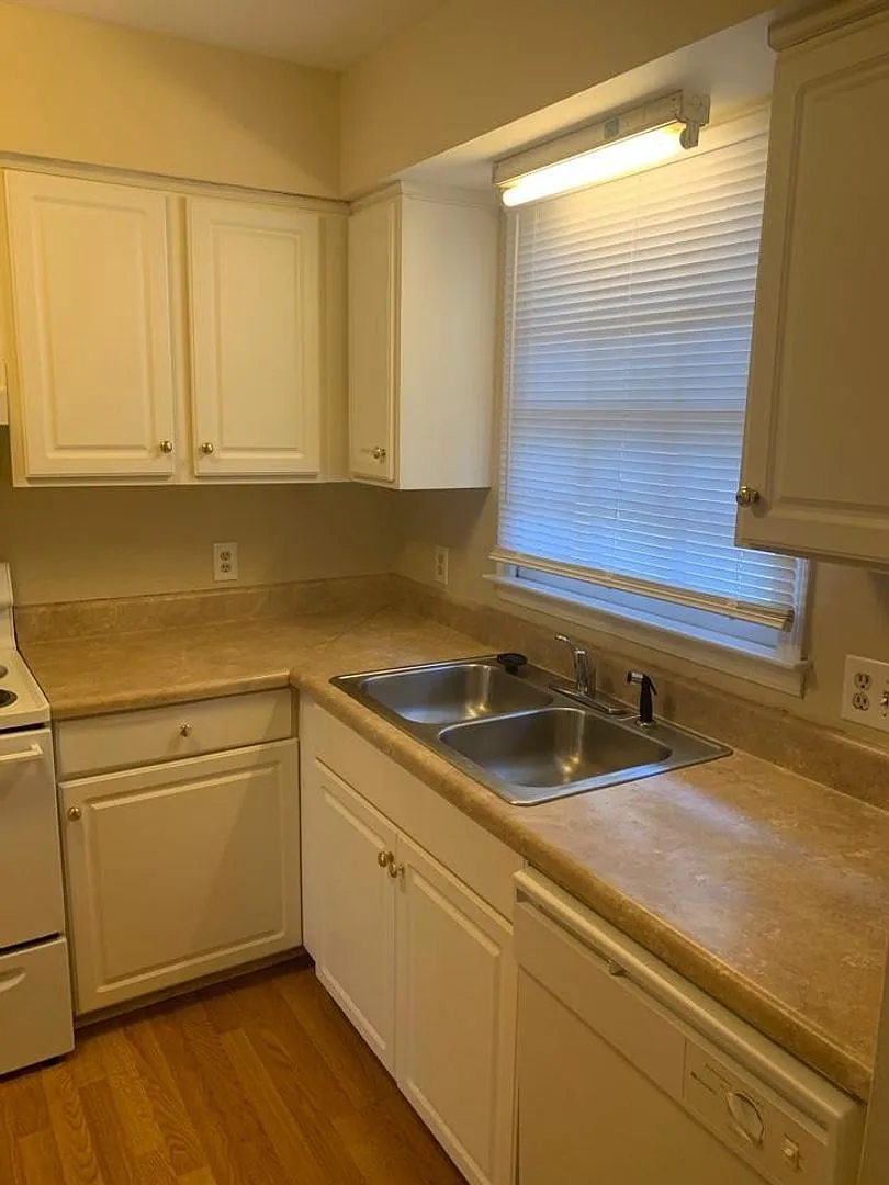 2bedroom 1.5bath Townhouse Carolina Road — Photo 3
