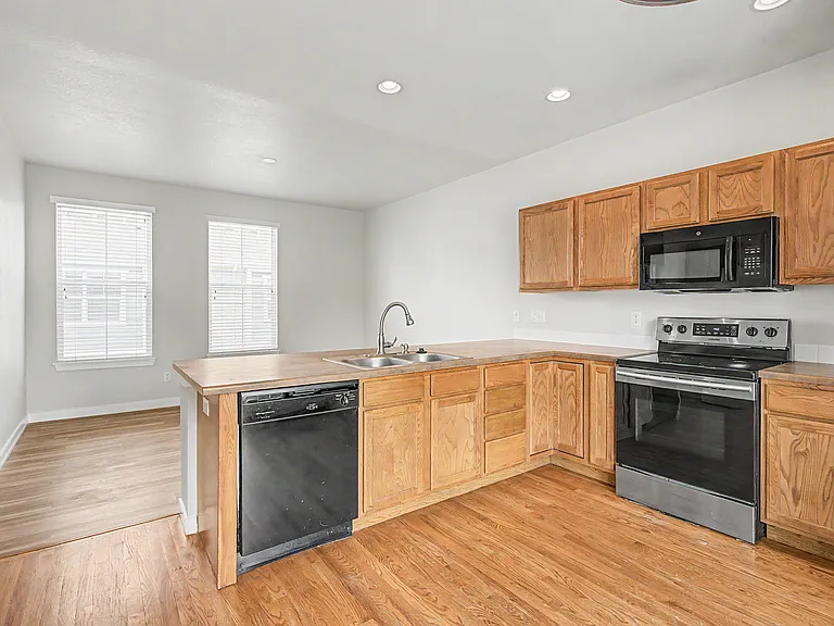 9505 E 107th Pl — Photo 8