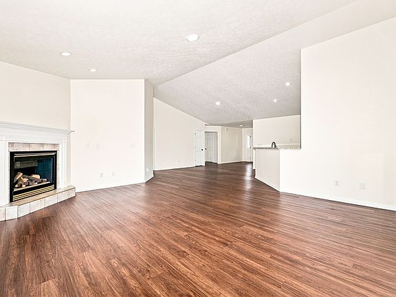 3rd image of 3370 Redbud Dr