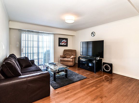 5th image of 1625 N Windsor Dr APT 303