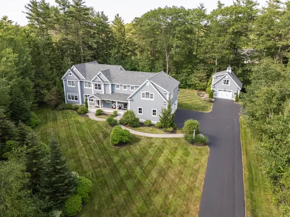 10 Paddock Way, Falmouth, ME 04105
