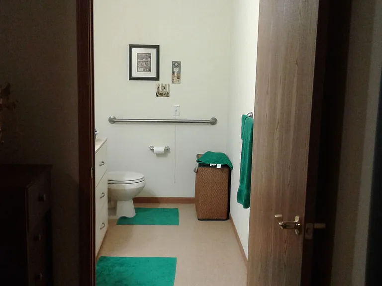 1110 E Broadway St — Photo 13