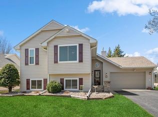 988 Savannah Rd, Eagan, MN 55123